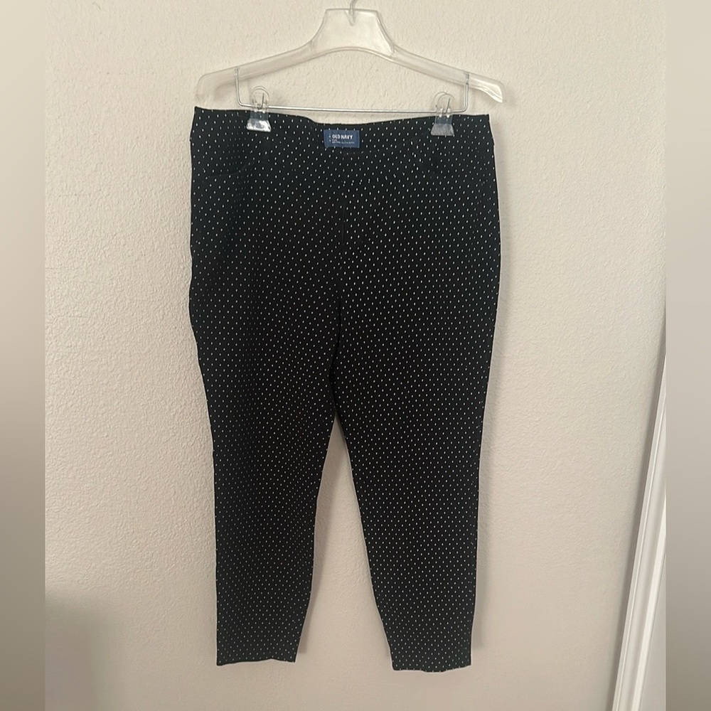 Old Navy Women's Black Polka Dot Mid Rise Cropped Pixie Pants Size 16